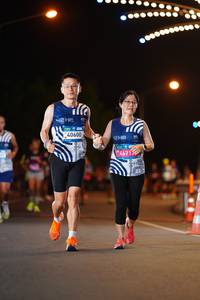 BIB: 46713, 00907
                            <button type="button" onclick="openModal(22809262)" class="btn btn-primary btn-sm float-right btn-popup" data-toggle="modal" data-target=".modal-high-quality">
                        <i class="fas fa-shopping-cart"></i> Add to Cart
                    </button>
                                            <button type="button" onclick="isThisMe(22809262, true)" class="btn btn-success btn-sm float-right btn-popup btn-isme hidden" data-toggle="tooltip" data-placement="bottom" title="นี่คือรูปของคุณใช่ไหม คลิกที่นี่เพื่อเอาเข้าอัลบั้ม">
                        <i class="fas fa-plus"></i> Add to album
                    </button>
                    <button type="button" onclick="isThisMe(22809262, false)" class="btn btn-warning btn-sm float-right btn-popup btn-isnotme hidden">
                        <i class="fas fa-ban"></i> Remove from album
                    </button>